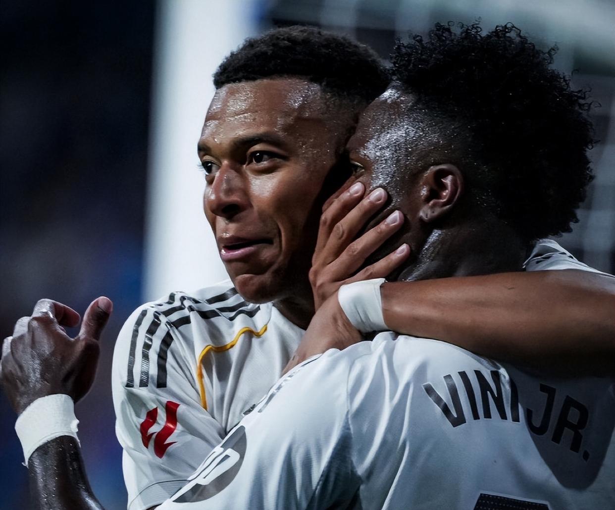 转会期体能课后,皇家马德里复出首秀备战欧冠,目标明确,训练强度明显提升的简单介绍 转会期体能课后,皇家马德里复出首秀备战欧冠,目标明确,训练强度明显提升的简单介绍