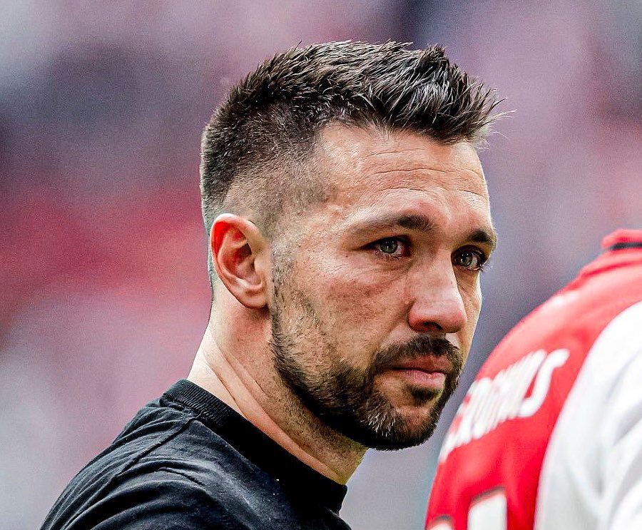 lol比赛回放-包含转折点！阿贾克斯止住颓势，荷甲集结日攻防权衡，更衣室稳定，更衣室氛围转暖的词条