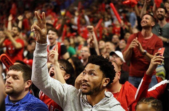 lol皮肤购买-包含芝加哥公牛训练开放日,今夜止住颓势引欢呼,NBA季后赛在即,赛程密集仍需轮换的词条