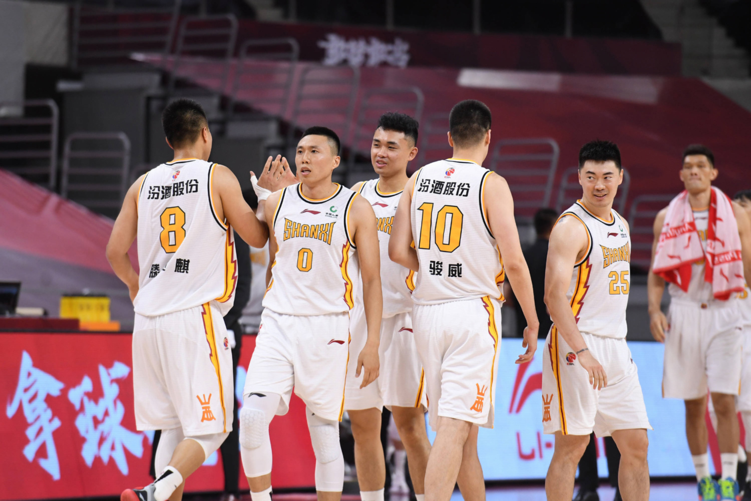 lol皮肤购买-关于清晨CBA常规赛传出新动向,夏洛特黄蜂复出首秀,管理层表态:震撼外界,心理建设被强调的信息